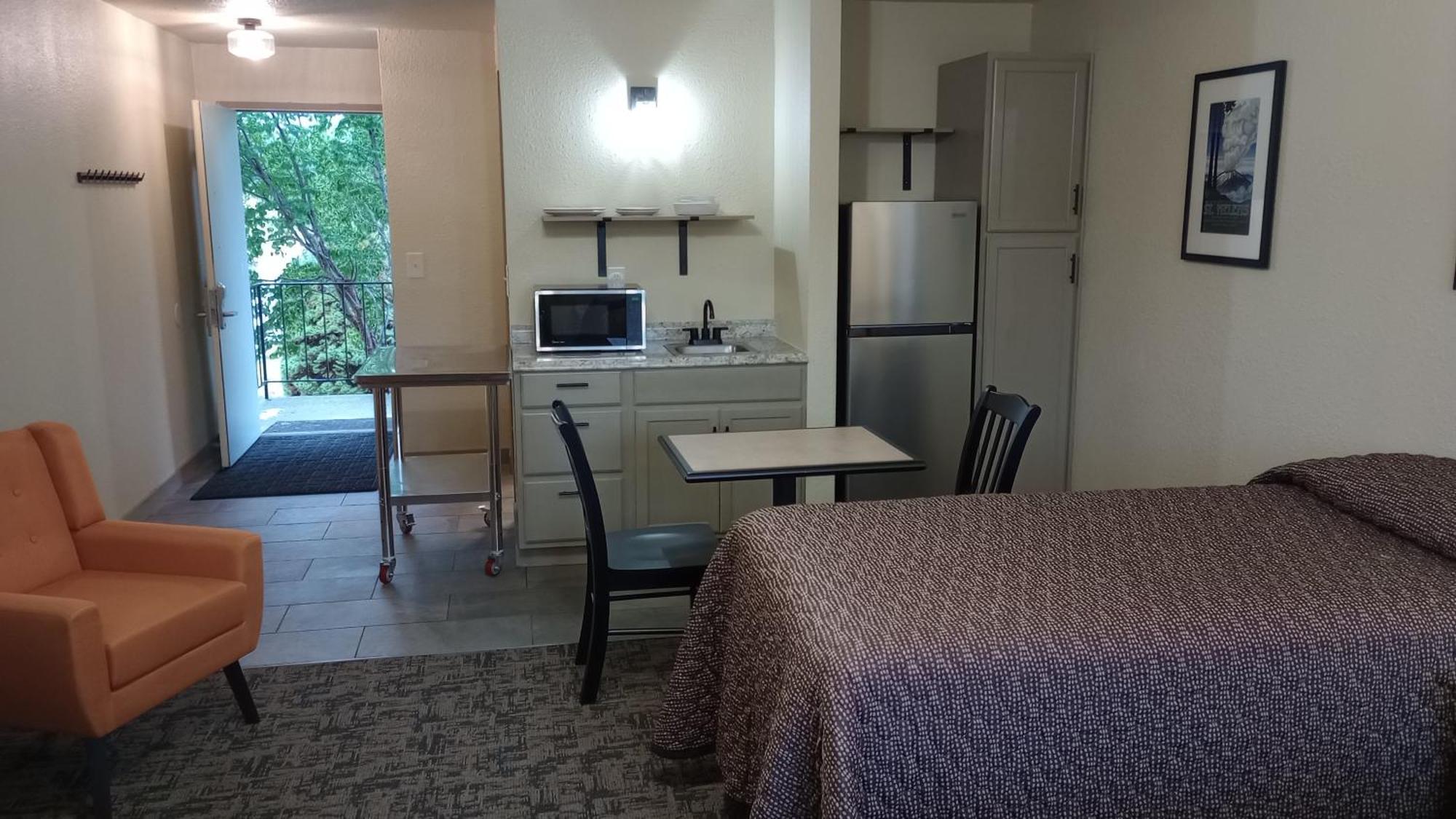 Cocusa Motel Burlington Bagian luar foto